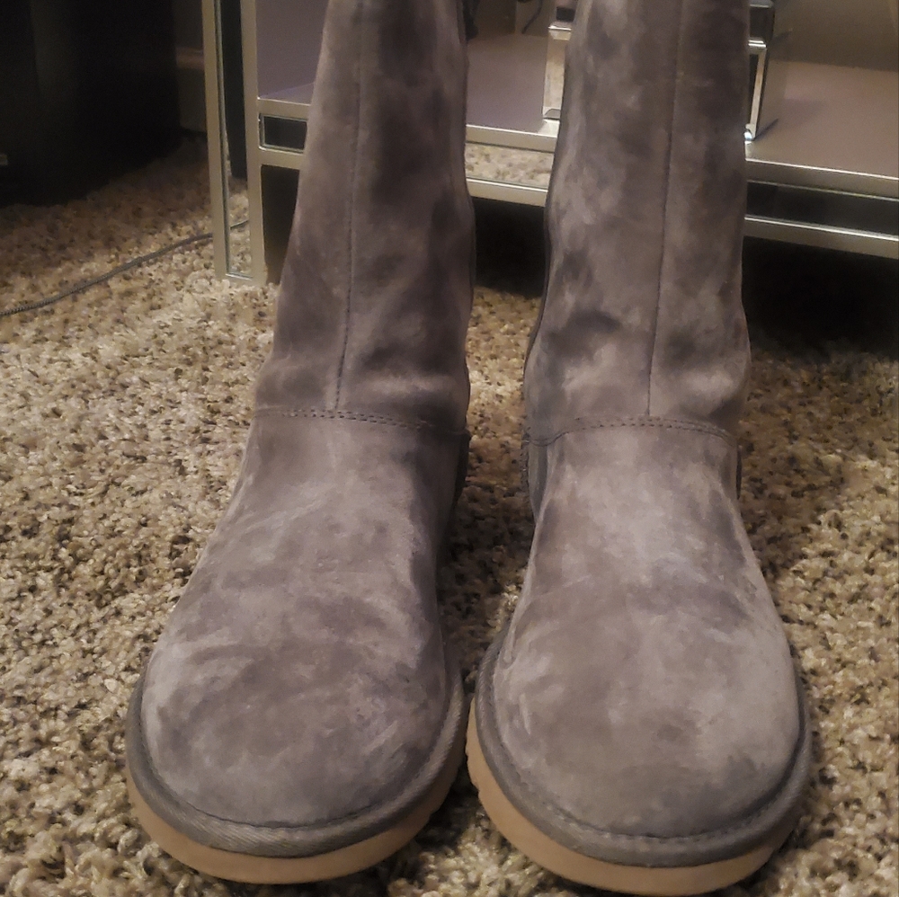 UGG - Low Pro Lace Up Tasman *GOOD Condition*